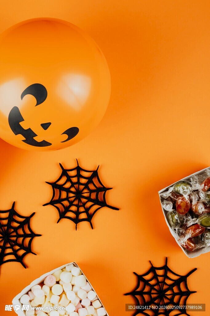 万圣节装饰与糖果组合