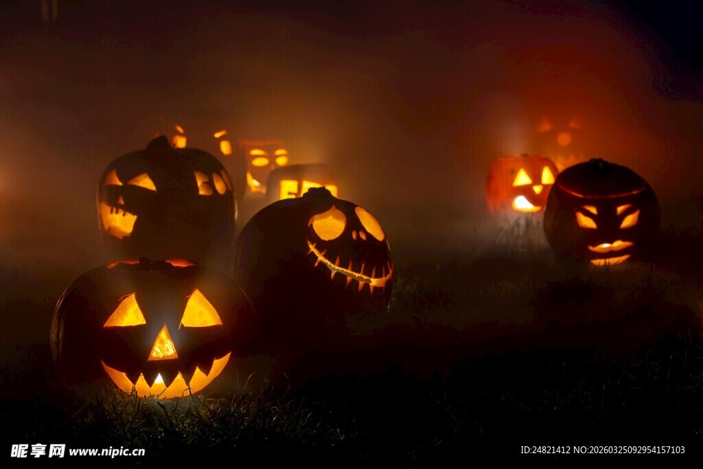 万圣节南瓜灯营造神秘氛围