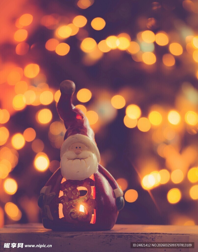 圣诞小摆件与梦幻灯光