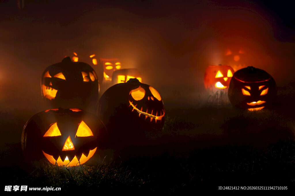 万圣节南瓜灯营造神秘氛围
