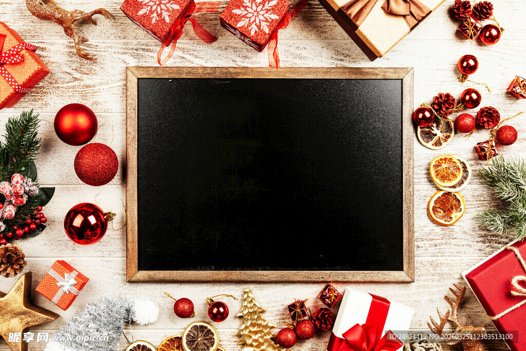 圣诞装饰环绕的空白画框