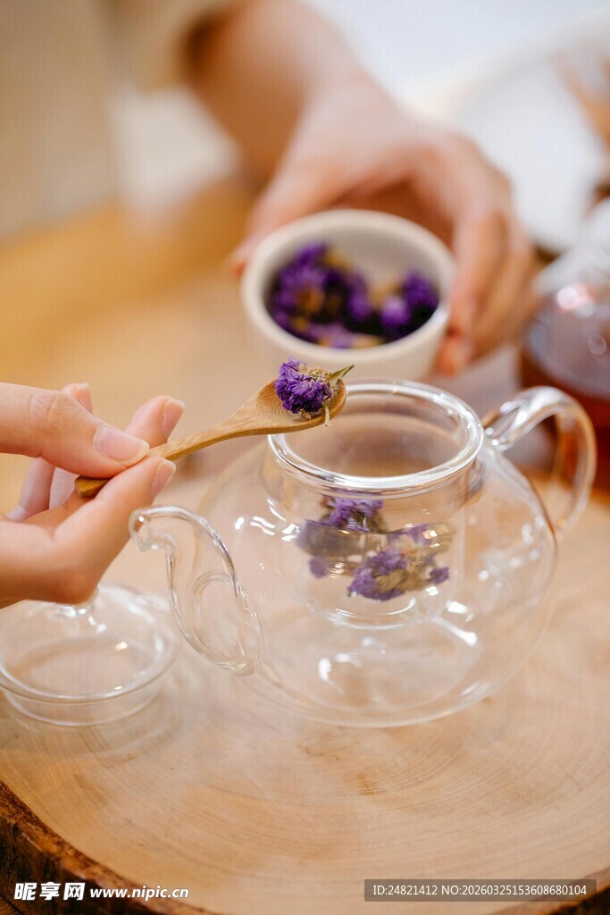 手作花茶冲泡瞬间
