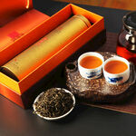 中式精美茶具与茶叶组合