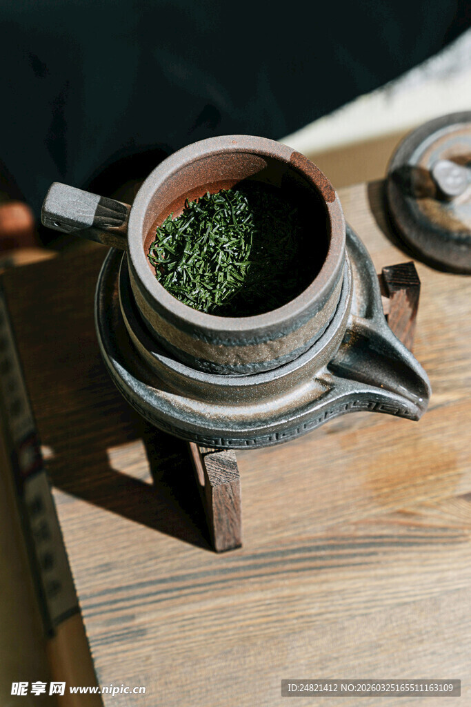 古朴陶制茶器
