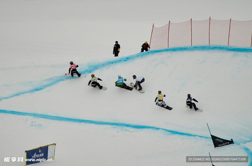 雪地摩托竞技精彩瞬间