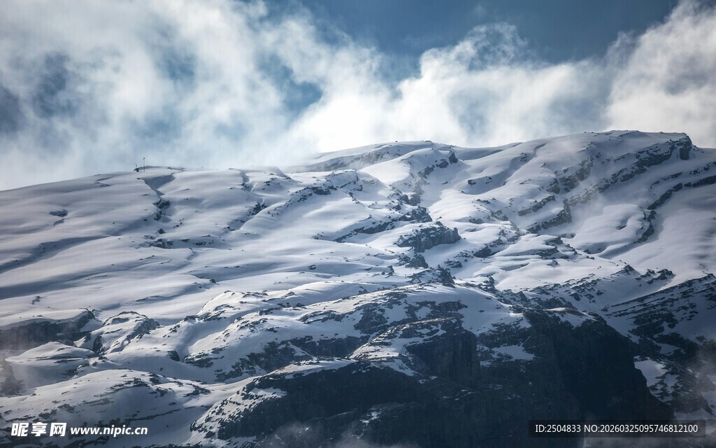 雪山壮丽景观