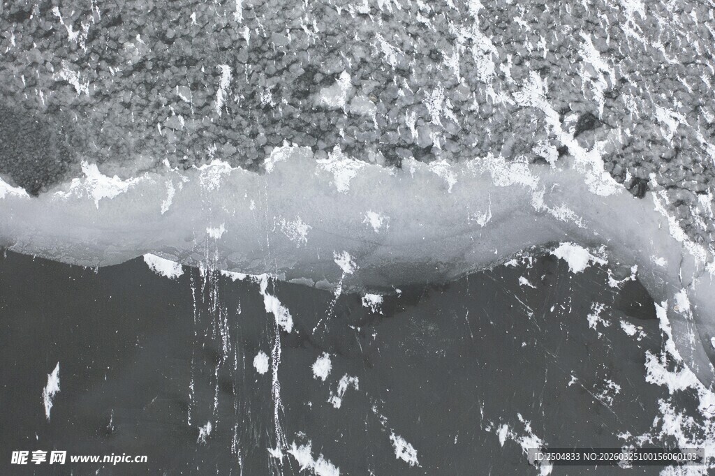 水花飞溅的动态瞬间