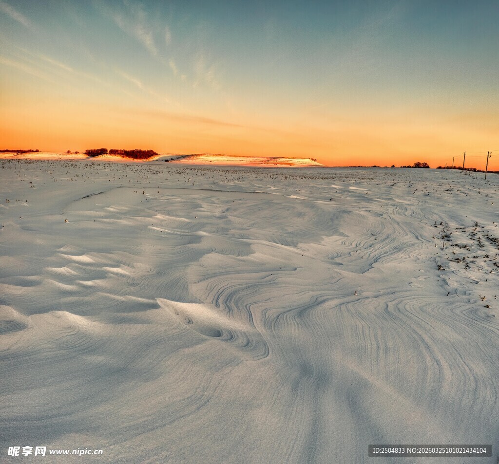 雪地黄昏美景