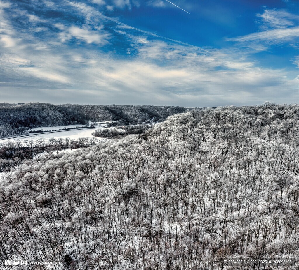 冬日雪景山林壮美风光