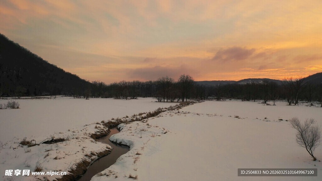 雪野暮色中的美丽风光