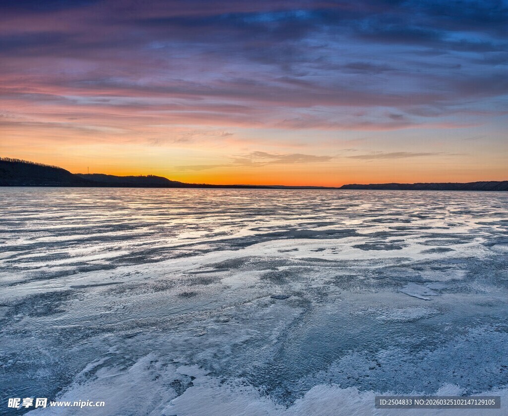 冰面日落美景