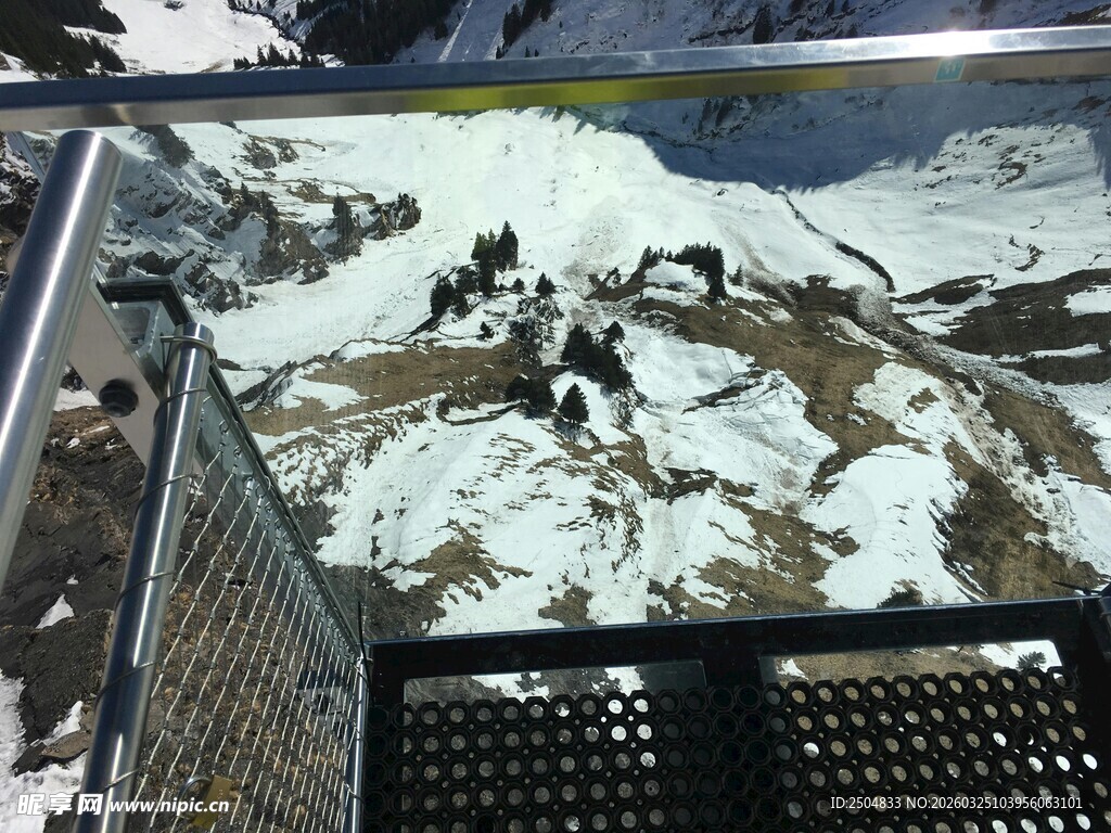 雪山缆车景观