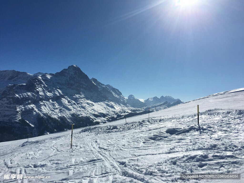 雪山风光 阳光照耀美景