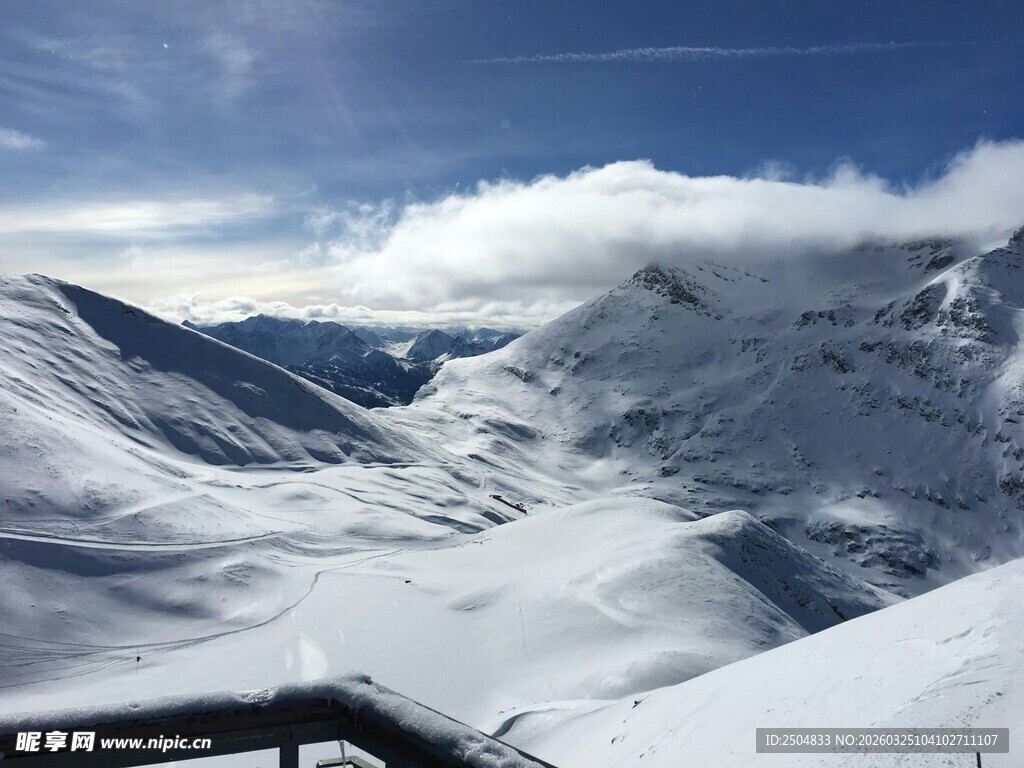 壮丽雪山景观