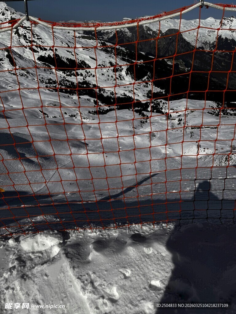 雪山滑雪场防护网场景