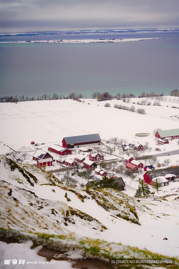 雪覆小镇 静谧美丽风光