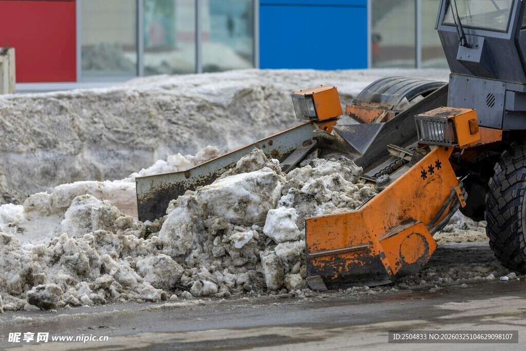装载机清理积雪场景