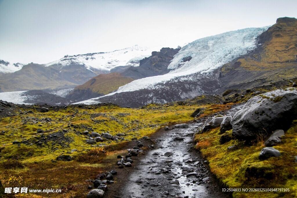 山间小径 邂逅自然美景
