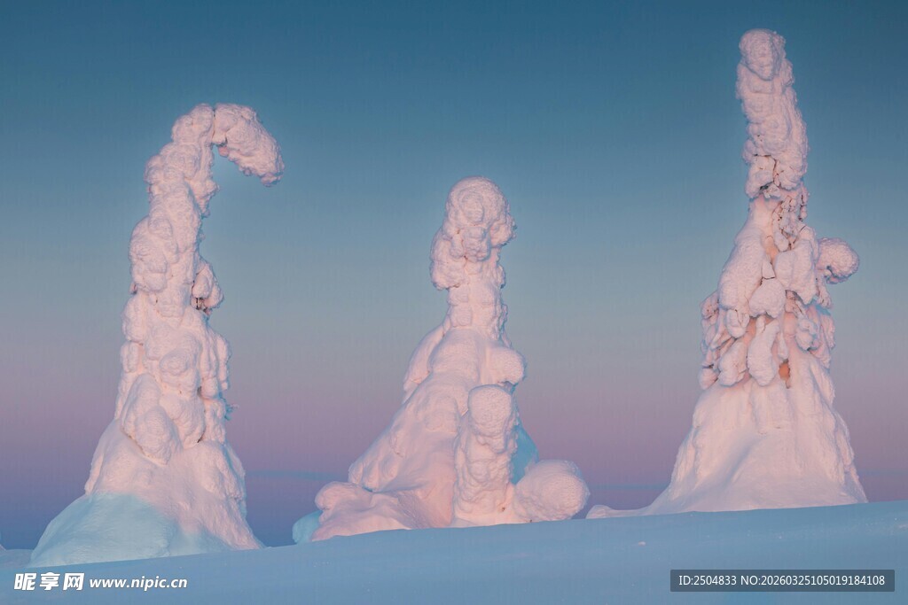 三座奇幻风格雕塑模型