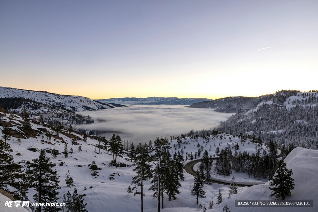 冬日雪景山谷全景