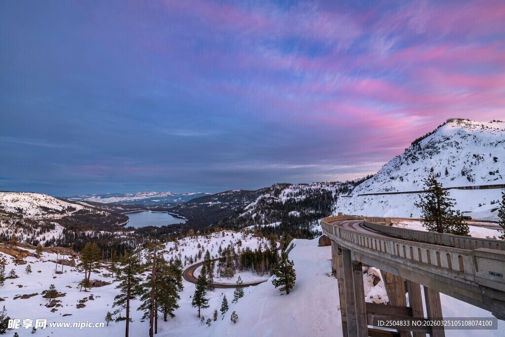 冬日雪山壮丽风景