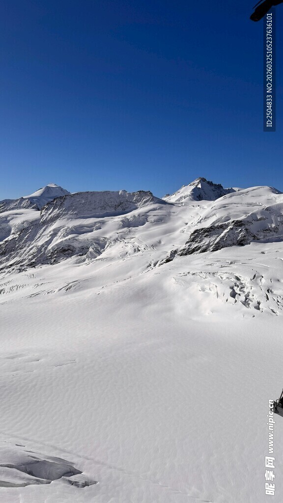 雪山壮丽景致