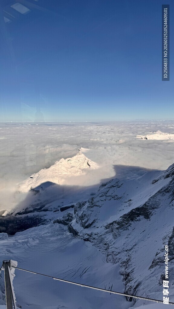 雪山之巅的壮丽景致