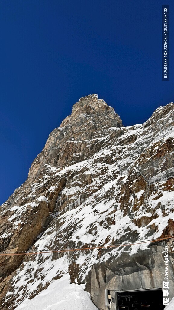 雪山峻岭壮丽景致