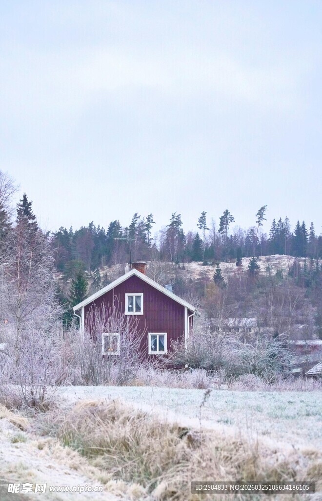 雪后乡村小屋风景