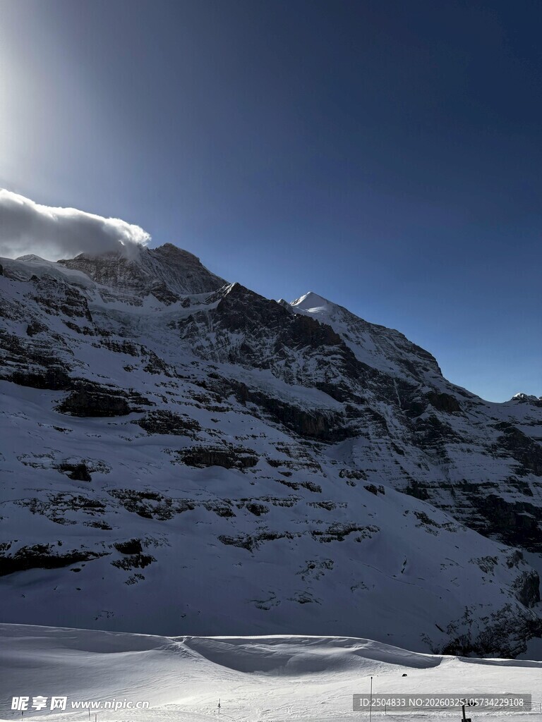 雪山壮丽景观
