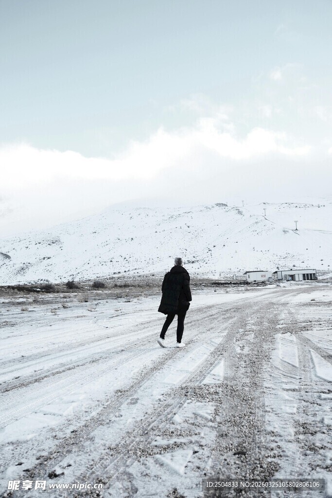 雪地独行