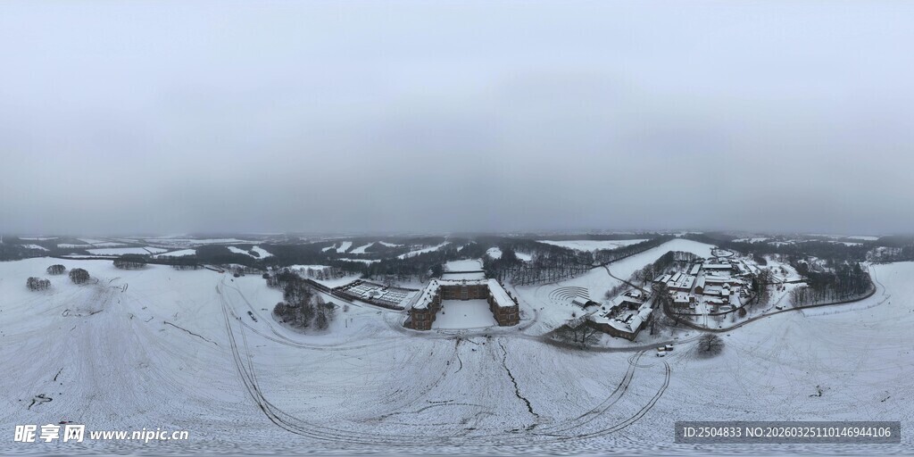 雪地中的帐篷群