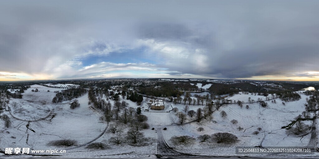 雪覆大地的壮丽自然景观