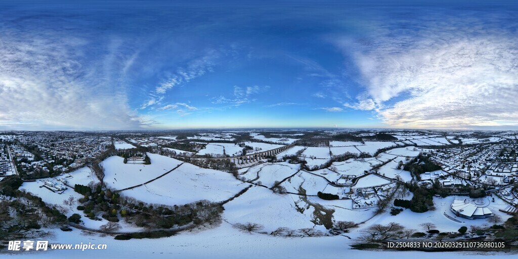 冬日雪景中的村庄风光