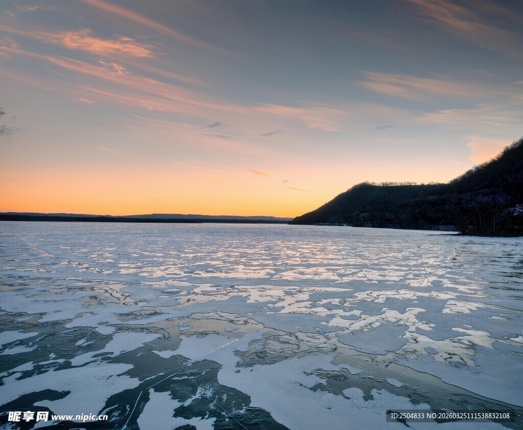 冰面日落美景