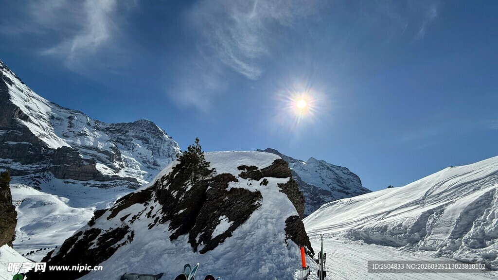 雪山徒步者 壮丽风光