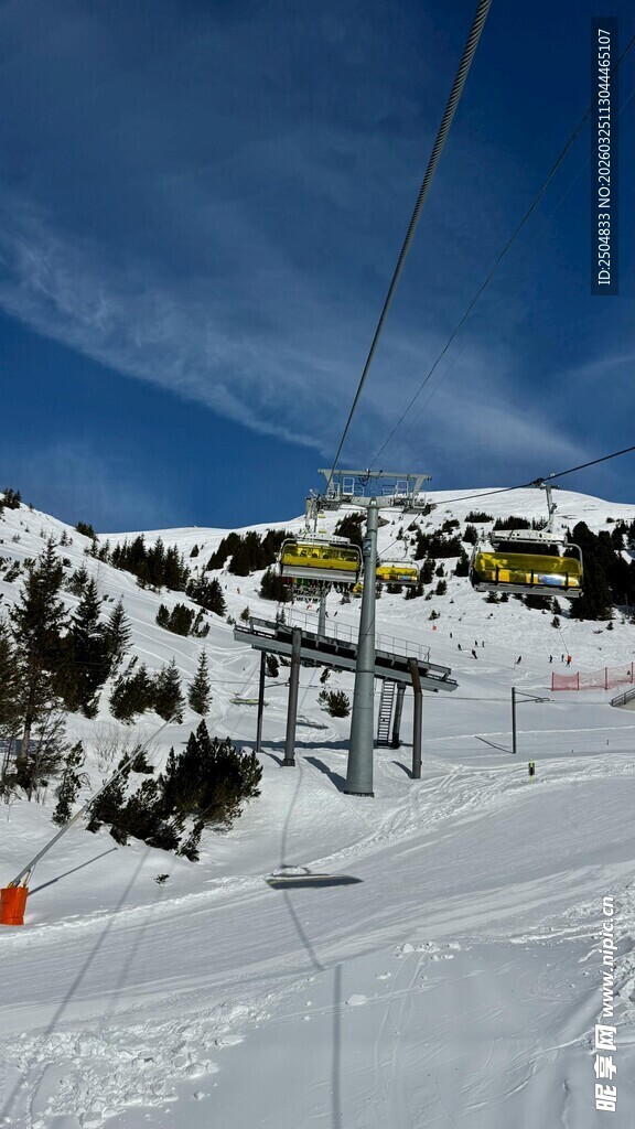 雪山缆车场景