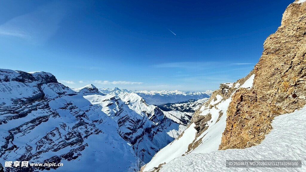 雪山壮丽景致