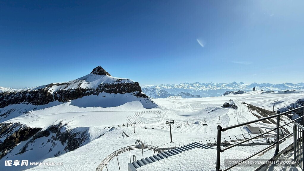 雪山壮丽景观