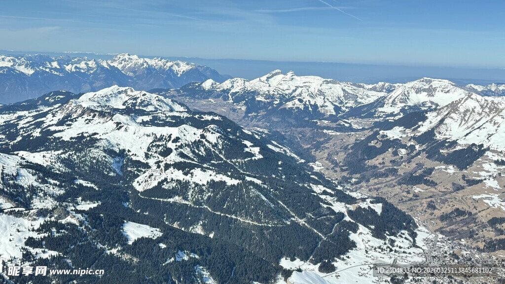 壮丽雪山全景风光