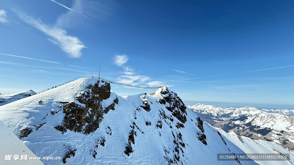 雪山之巅壮丽风光