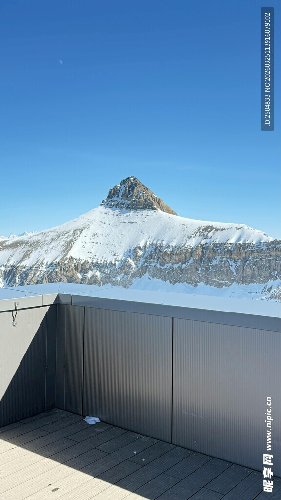 雪山景观阳台风光