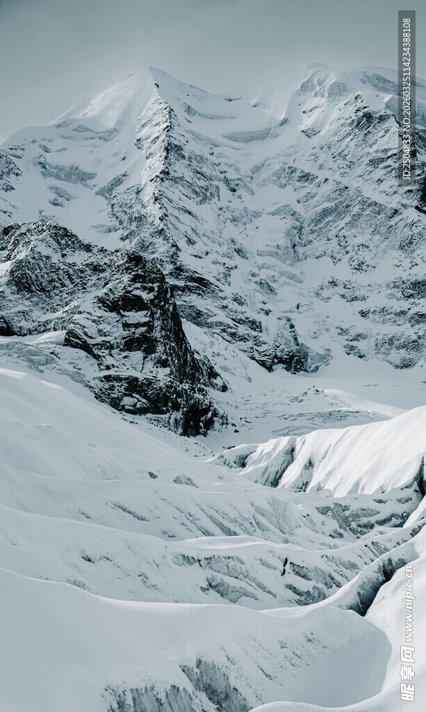 雪山壮丽景观