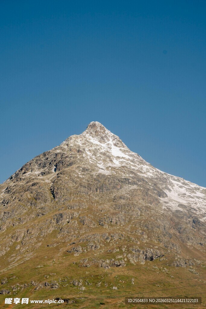巍峨雪山