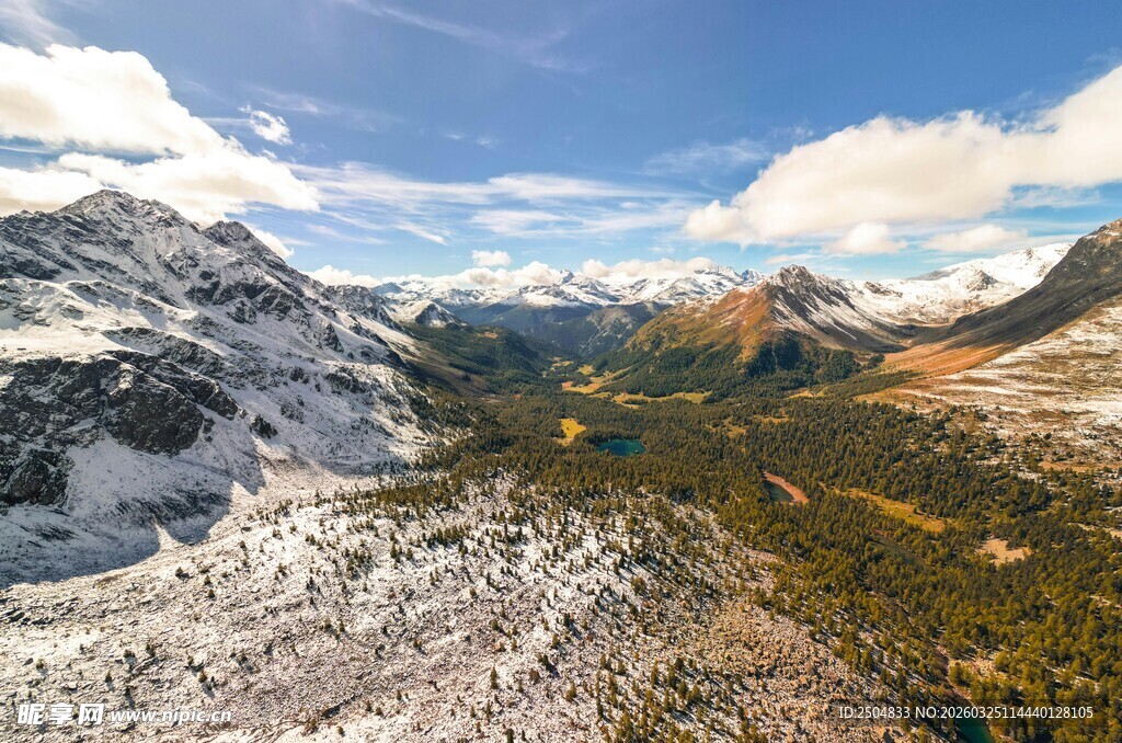 壮丽雪山山谷自然风光