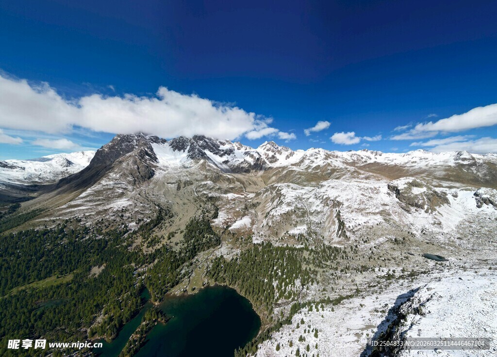 壮丽雪山湖泊高空美景