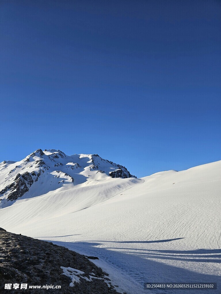雪山壮丽景致