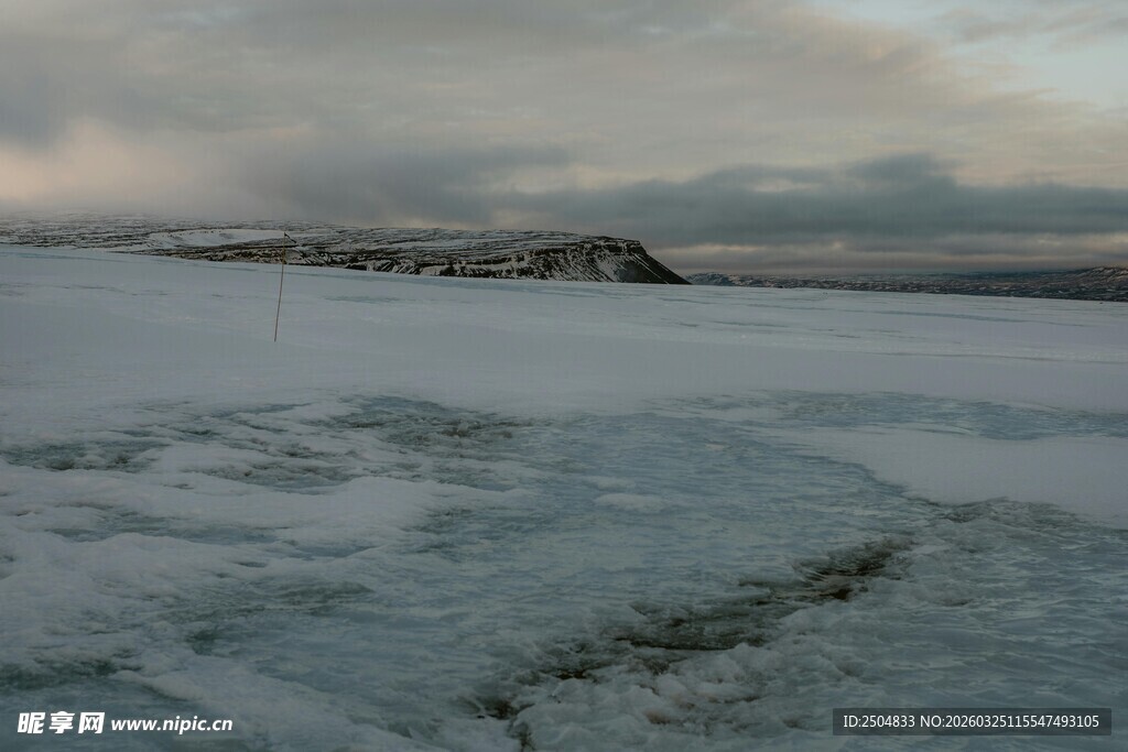 冰封大地的壮阔景象
