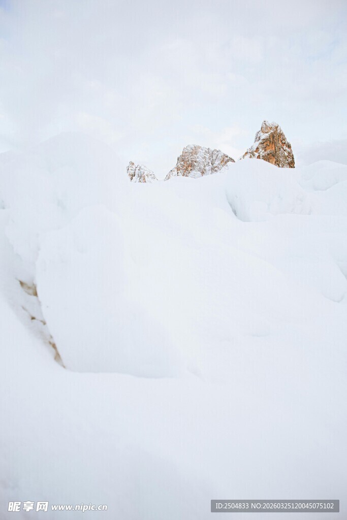 雪山景象