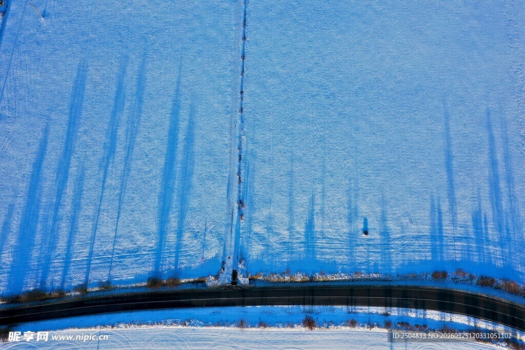 车窗上的冰花美景